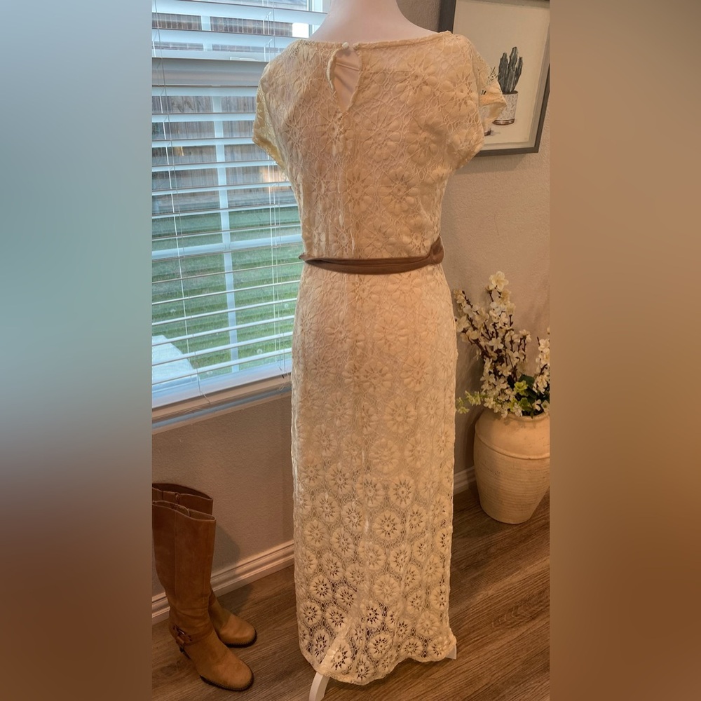 Elegant Cream Lace Maxi Dress - Picture 3 of 4